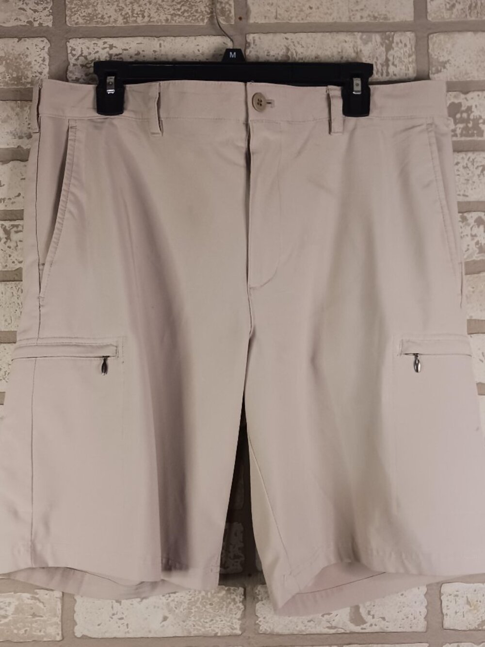 Izod Golf Mens Bermuda Shorts Size 36 Khacki Cargo Pocket (Read)